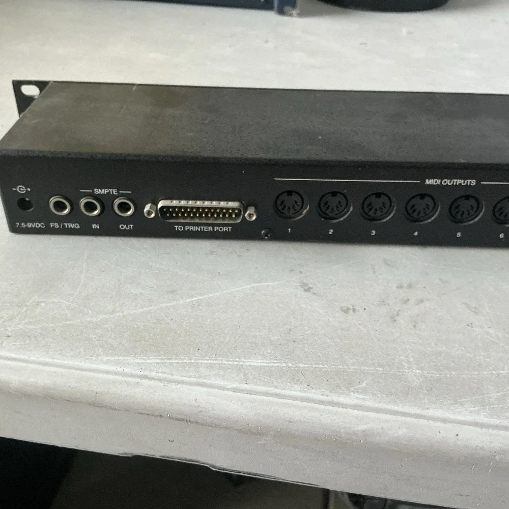 Opcode Music Quest Midi Engine 8 Port / SE Interface Patchbay‎ READ